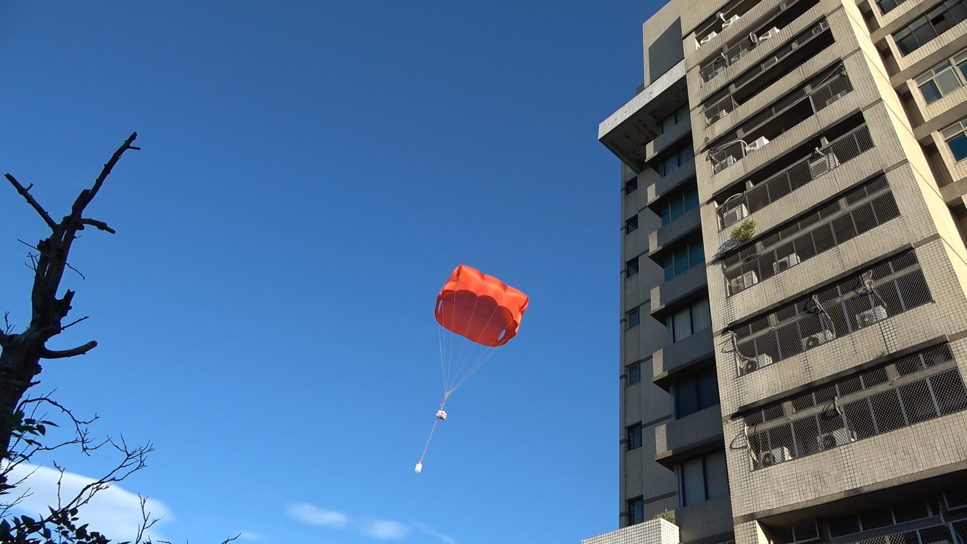 We design the parachute system !